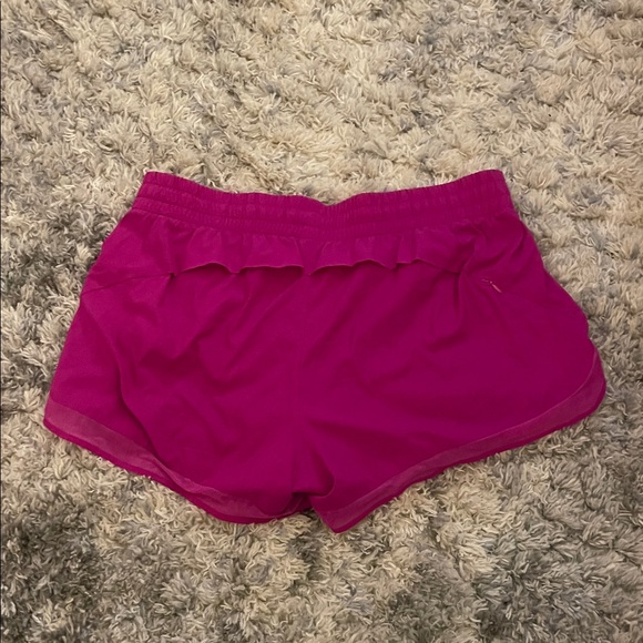Athleta Mesh Racer Run Mid Rise 4" Short - Picture 2 of 5
